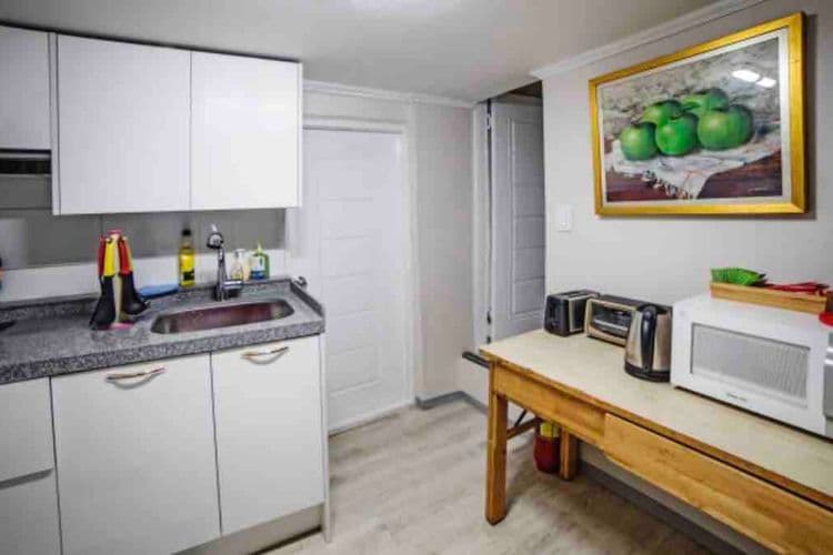 BoraBora (3 minutes to Itaewon Station, convenient transportation, mini theater)-10