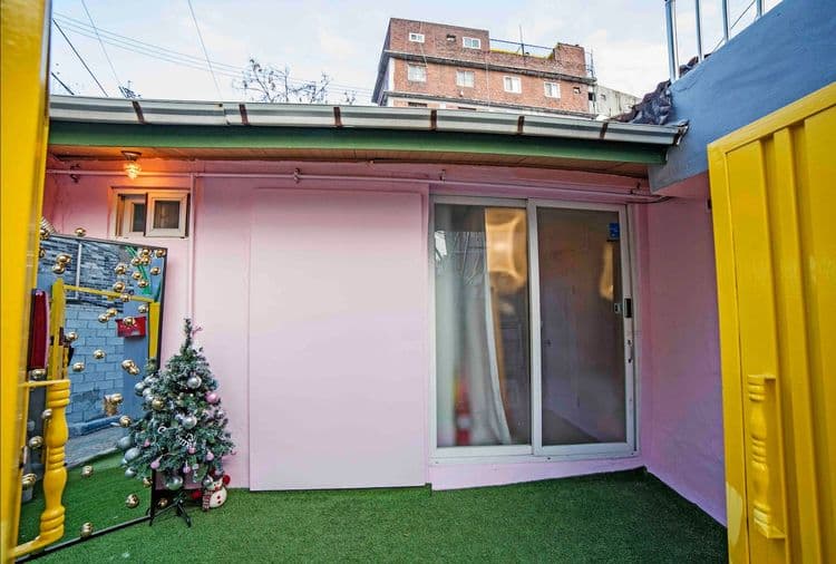 BoraBora (3 minutes to Itaewon Station, convenient transportation, mini theater)-2