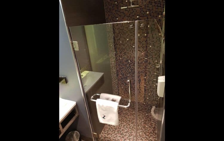 Bizotel Premier Hotel & Residence-11