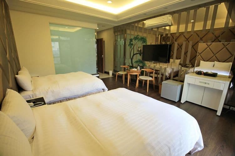 SUN MOON LAKE SMSX B&B-11