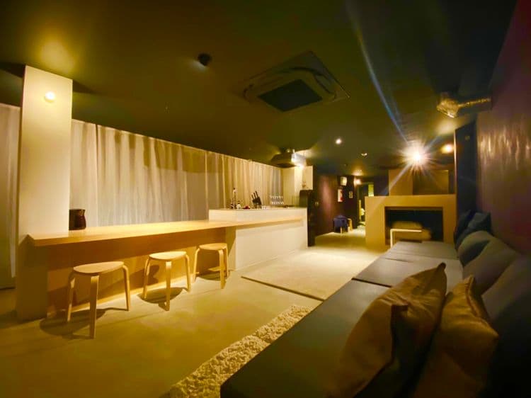 Alternative Entrance Tokyo-11