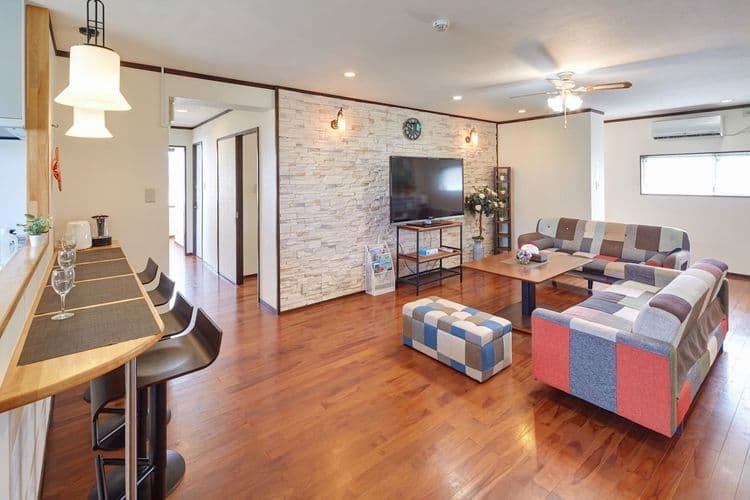 那霸機場車程25分/超市步行3分/3房1廳/最多可住12人/101㎡/免費停車位2個/觀光便利-2