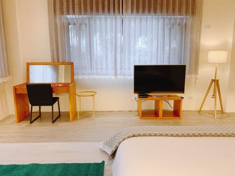 Green Light Hotel-13