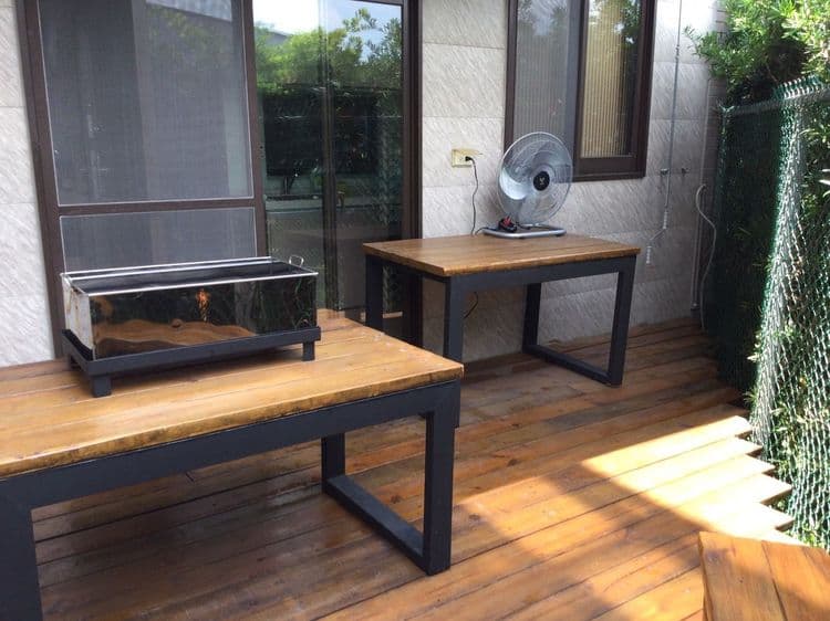 緊鄰廚房方便出入及乾淨的之 烤肉場地