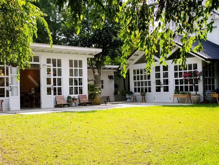 Full Blossoms Garden House-1