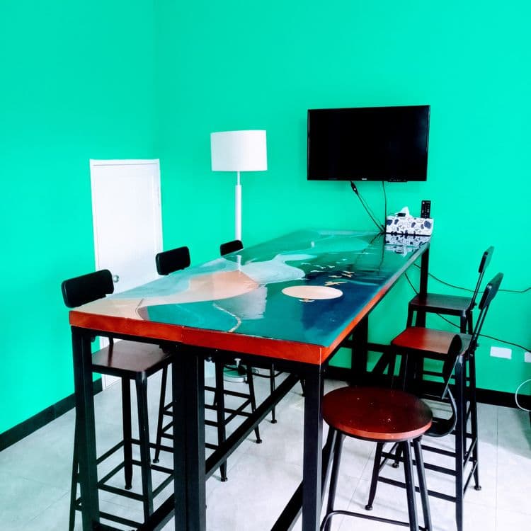 客廳桌椅 （提供兒童椅）