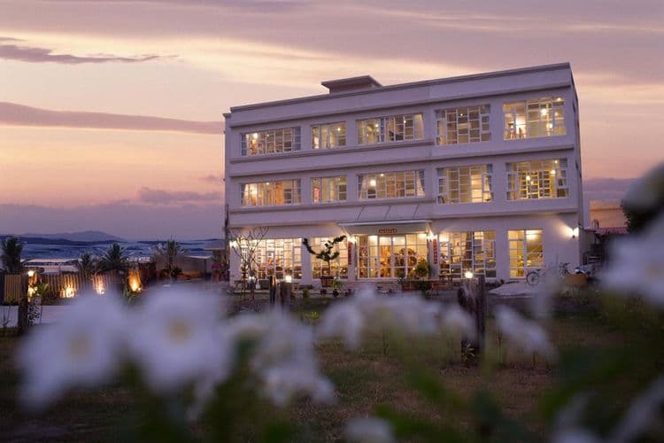 Water Reflected in the Hall-11