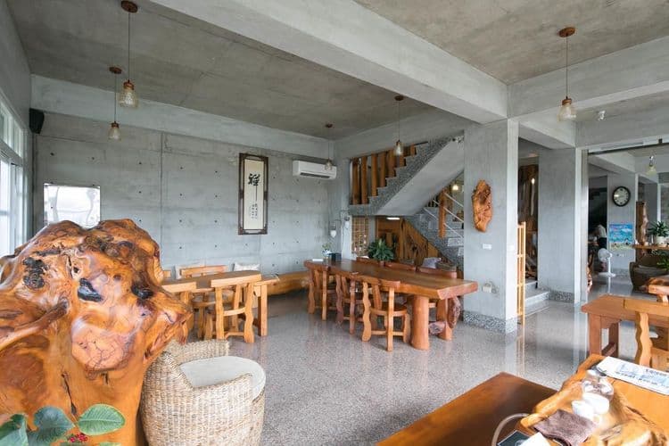 Water Reflected in the Hall-8