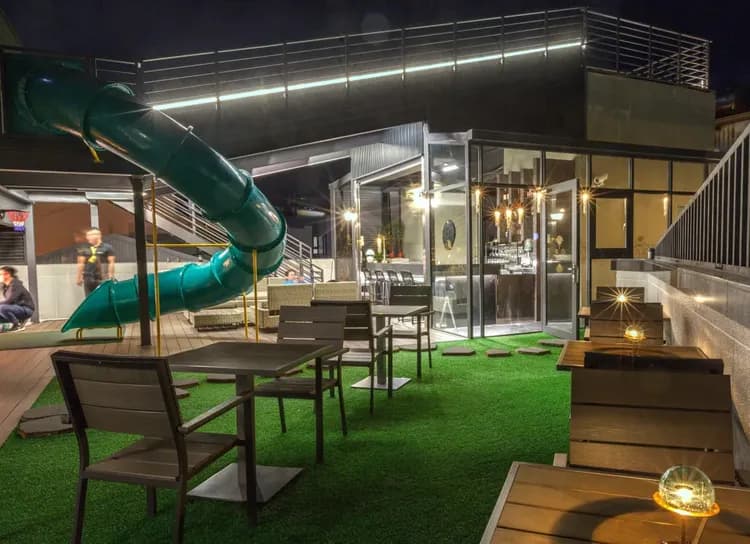 頂樓品微醺酒吧