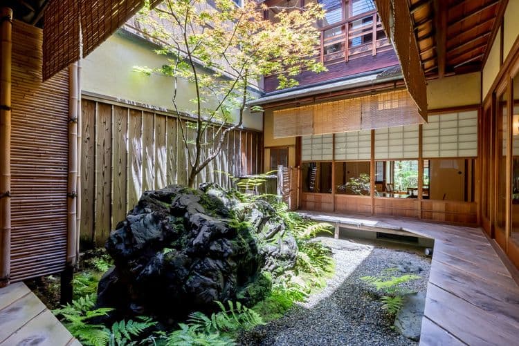 坪庭（貴船石）