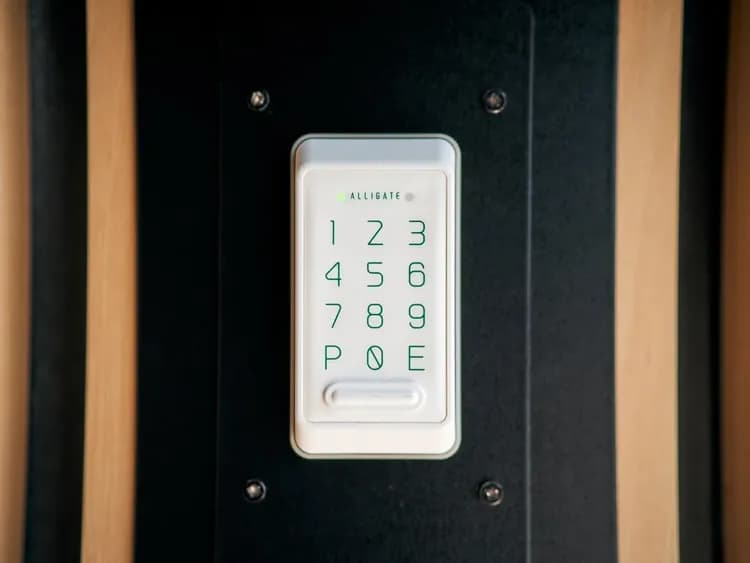 エントランスもキー番号にて開錠！