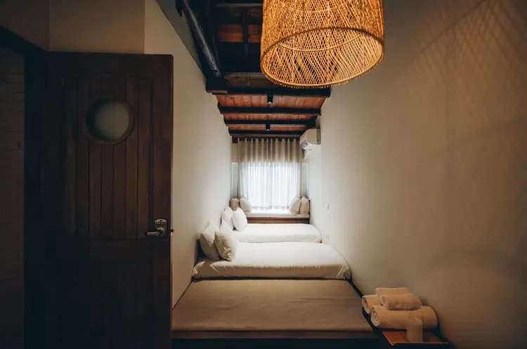 Twilight Moon  | Seaview Building B&B (2-12 people in a private building)-18