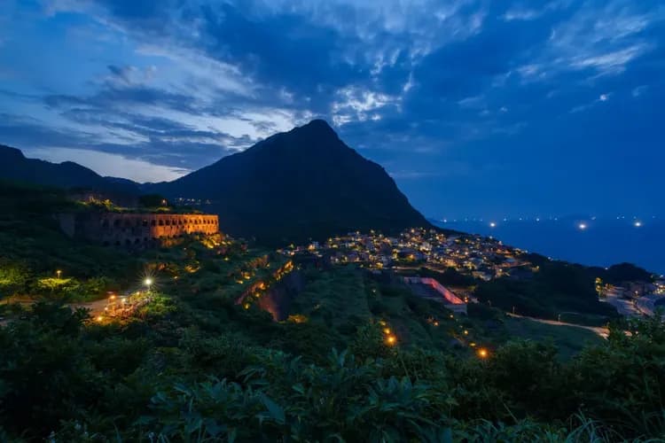 Twilight Moon  | Seaview Building B&B (2-12 people in a private building)-10