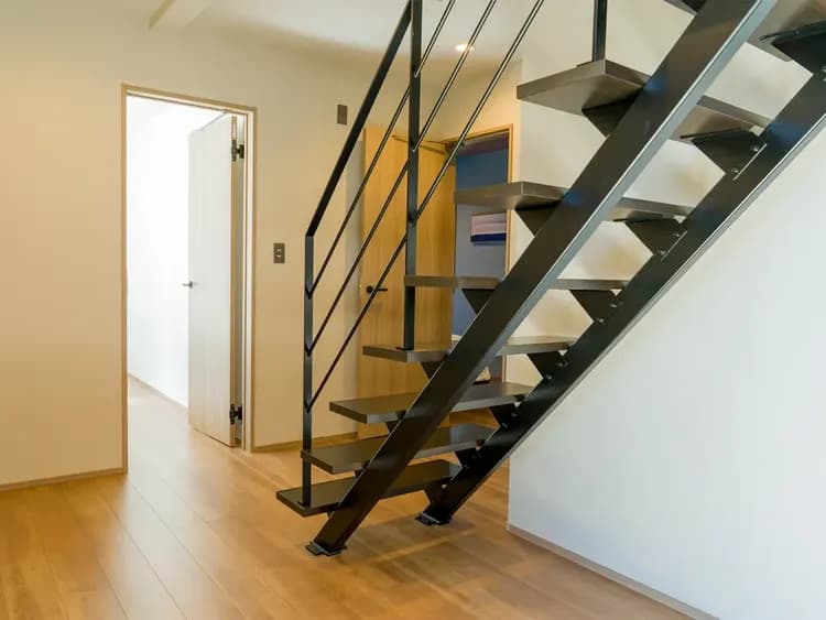 【108】玄関  寝室は1階です