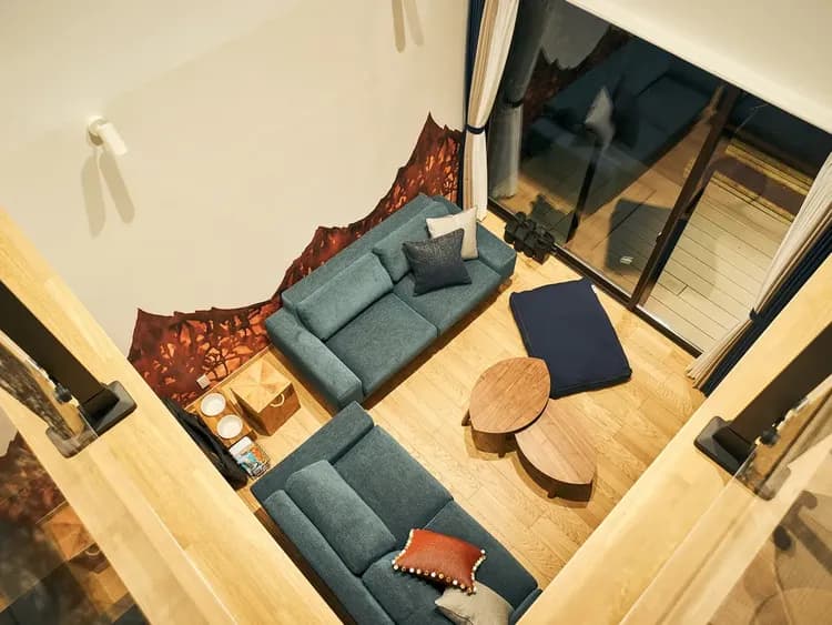 【南館】103-105/吹き抜けリビングルーム