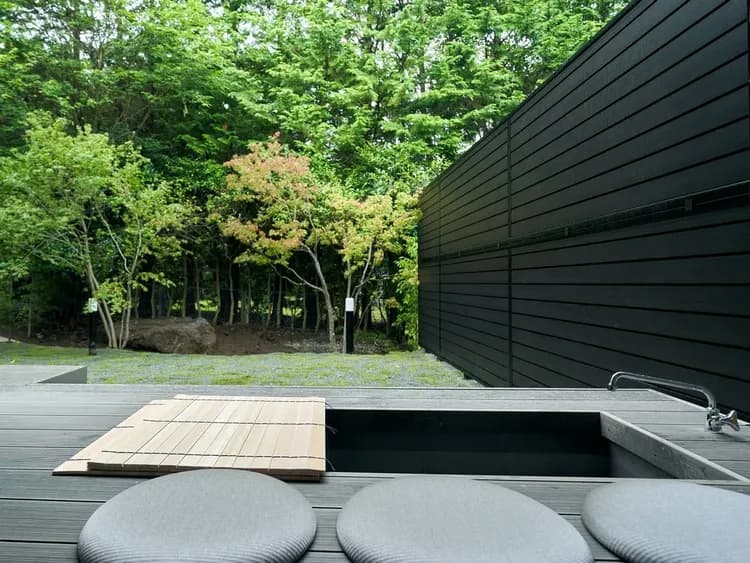 全室共通/天然温泉のテラス足湯