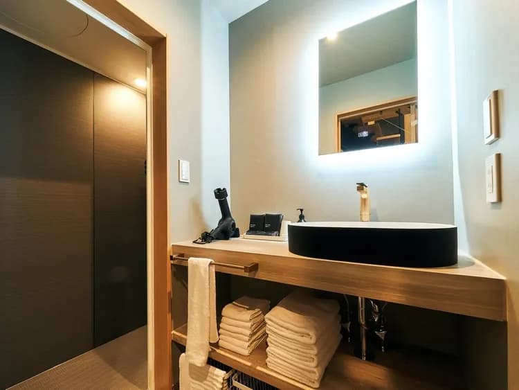 104‐106/1階 洗面化粧台、シャワールーム