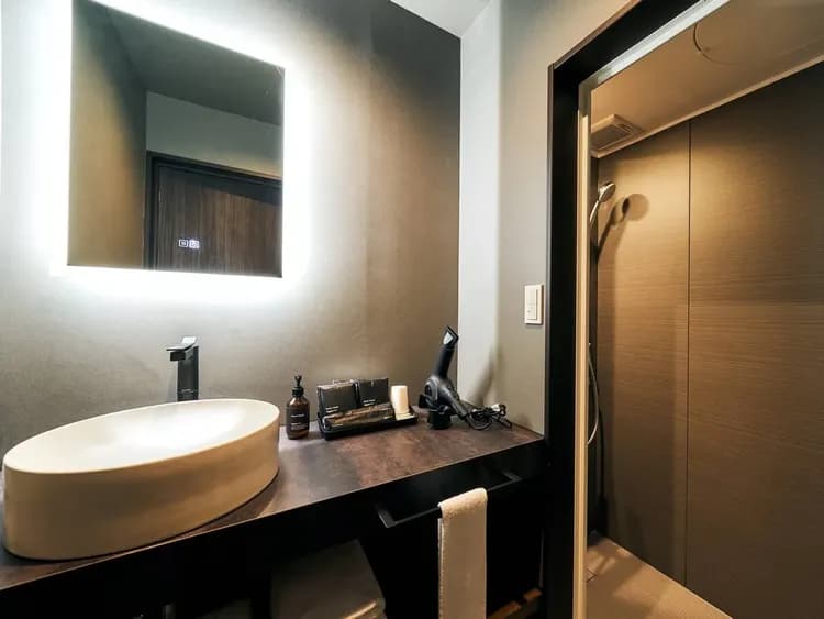 101‐103/洗面化粧台、シャワールーム