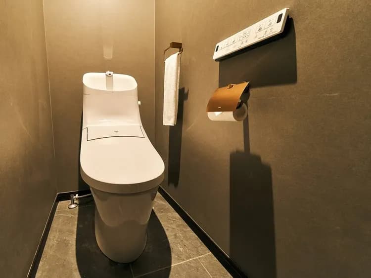 101‐103/洗浄機能付きトイレ