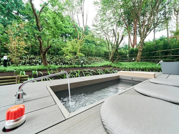 【南館】全室共通/天然温泉のテラス足湯