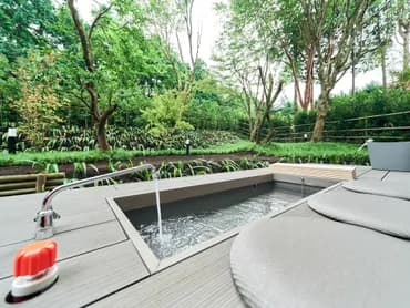 【南館】全室共通/天然温泉のテラス足湯