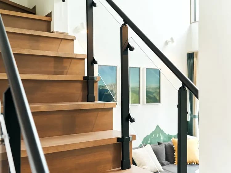 【南館】全室共通/階段イメージ