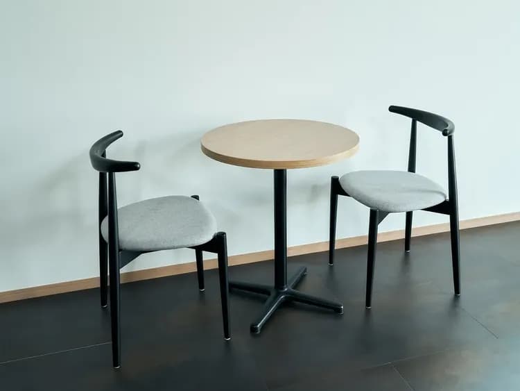 テーブルとイス