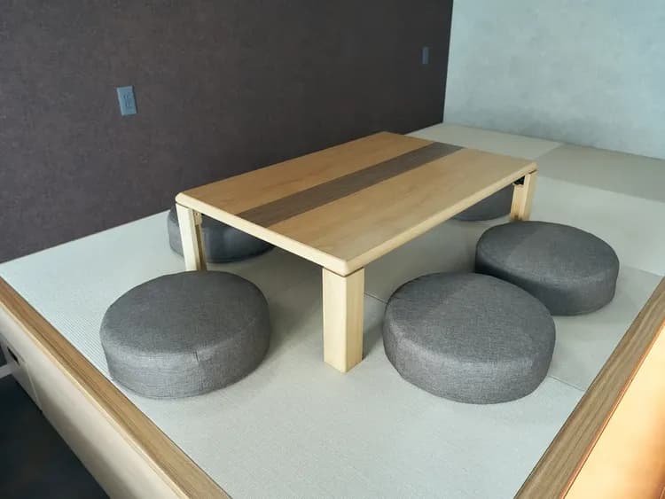 デラックス：小上がりでお寛ぎください