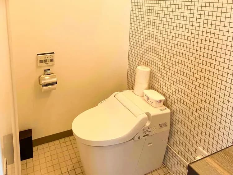 温水洗浄機能付きトイレ