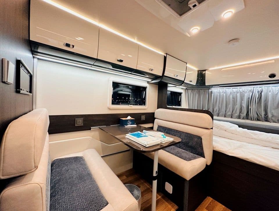 海島風露營車-內部