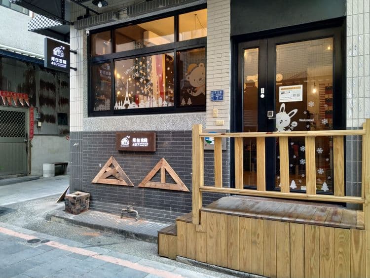 Backpacker Inn Hall 497-2-12