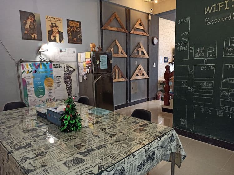 Backpacker Inn Hall 497-2-4