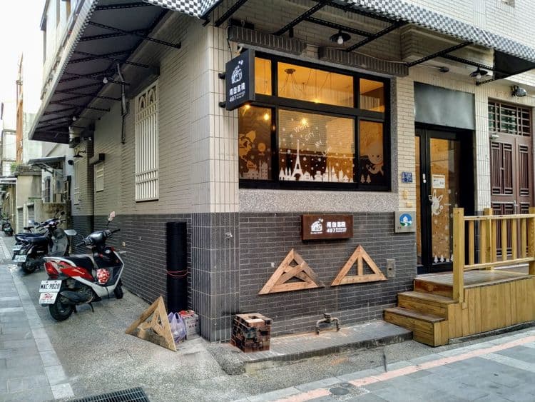 Backpacker Inn Hall 497-2-13