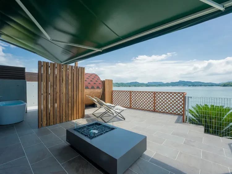 【テラス】目の前に広がる天草の海を眺めながらリラックス