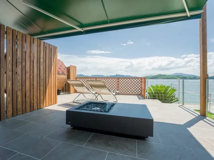 【テラス】目の前に広がる天草の海を眺めながらリラックス