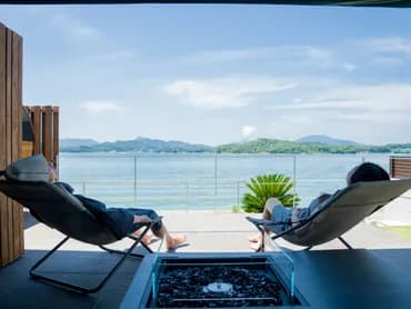 【サウナ（イメージ）】天草の広い海を眺めながら、仲間と一緒に整う時間は格別。