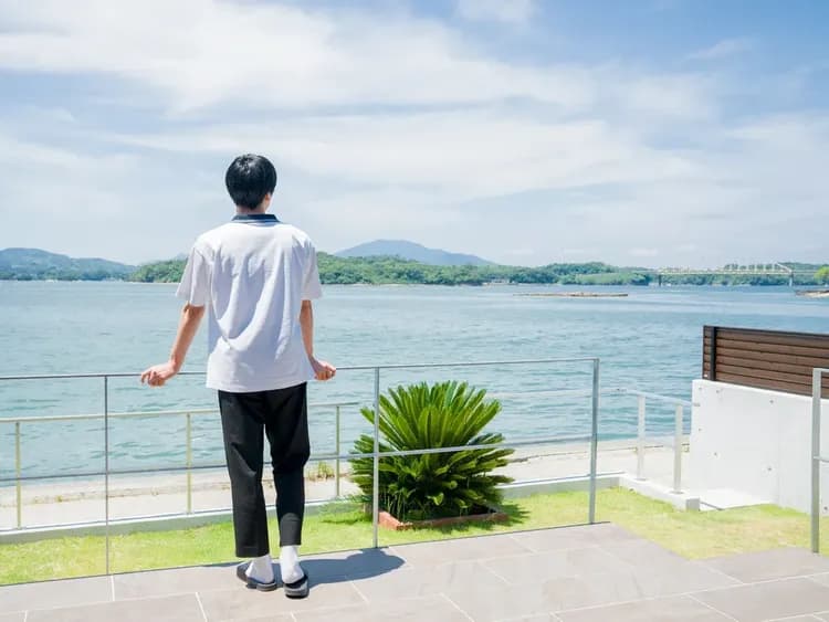 【テラス（イメージ）】天草の透き通った海、広い空、島々を一望できるデッキ