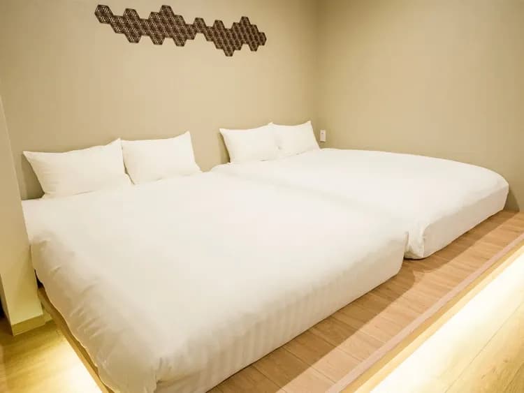 【4名定員 客室一例】2台のダブルベッド