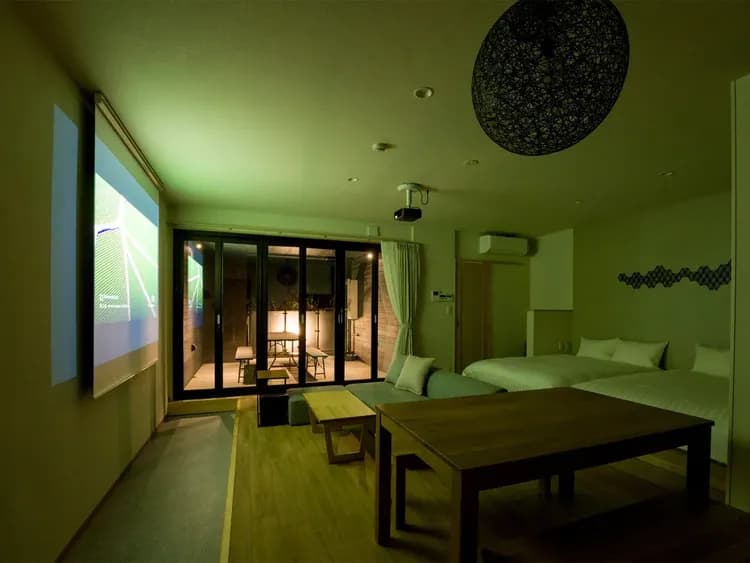 【4名定員 客室一例】EPSONホームプロジェクター