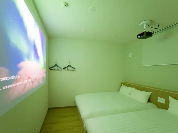 【8名定員  客室一例】EPSONホームプロジェクター