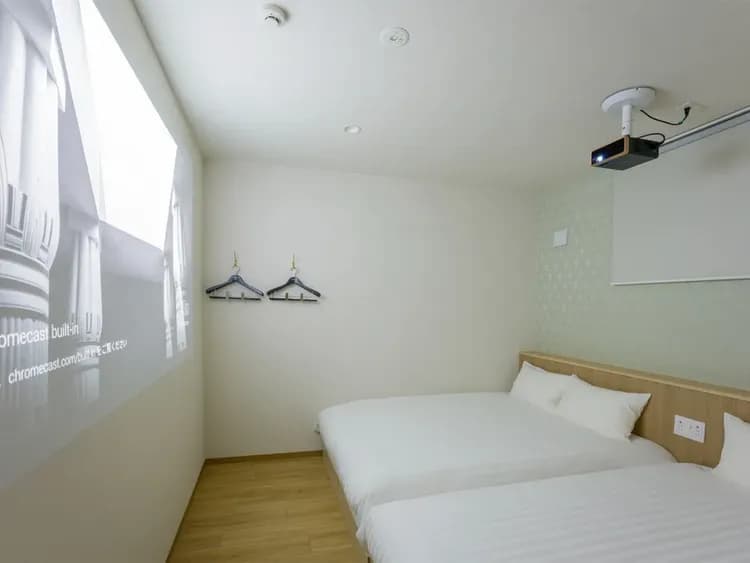 【8名定員  客室一例】EPSONホームプロジェクター