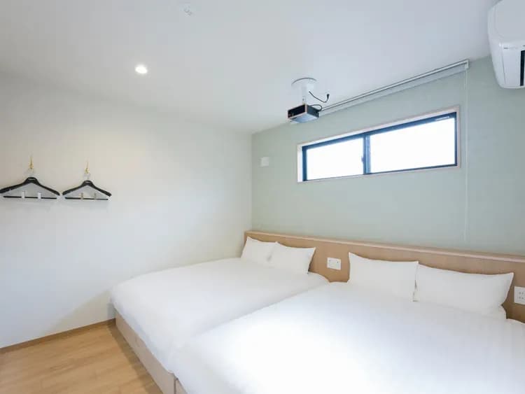 【8名定員 客室一例】ダブルベッド2台の寝室