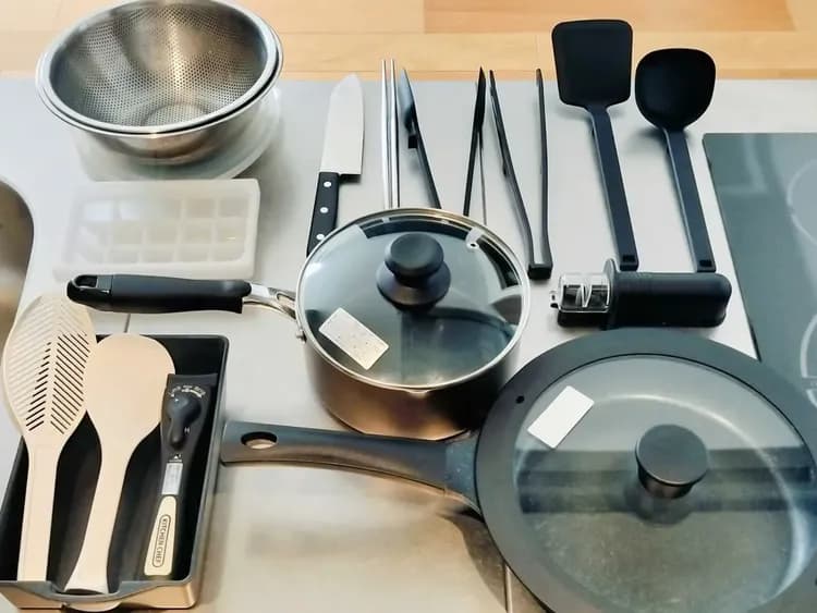 ・キッチンには調理器具やお皿も完備