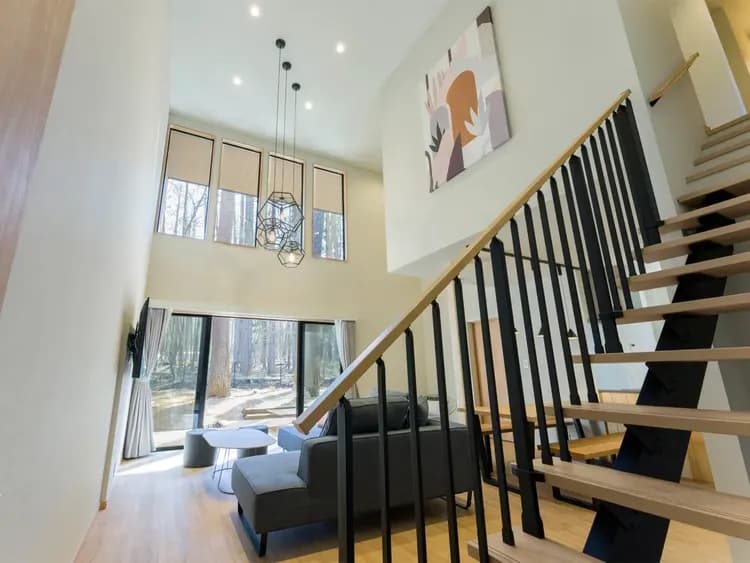 ＜ペット同泊不可＞明るい吹き抜けが嬉しい1F