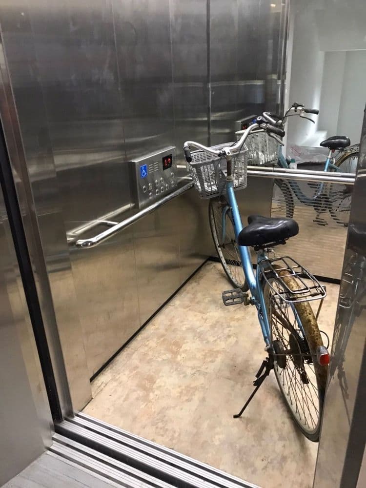 自行車坐電梯