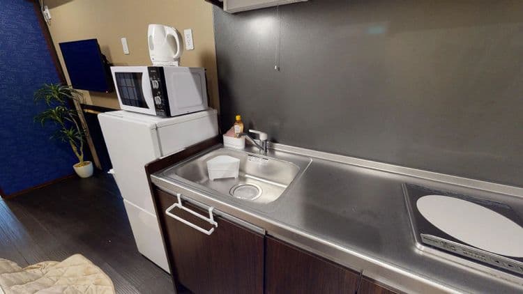 近くのスーパーで購入した食品を調理できます