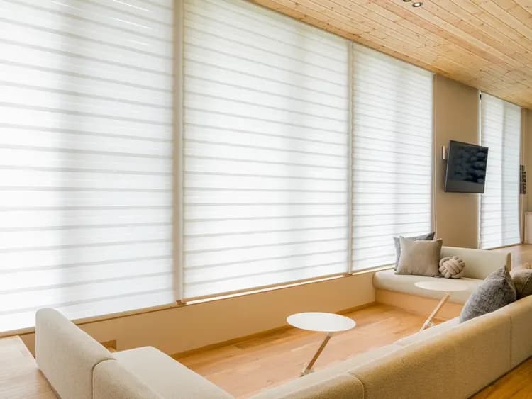 リビングルーム  / ブラインドクローズ