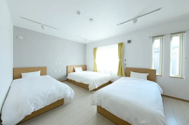 ダブルベッド(195 cm×140 cm)、シングルベッド(195cm ×97cm)