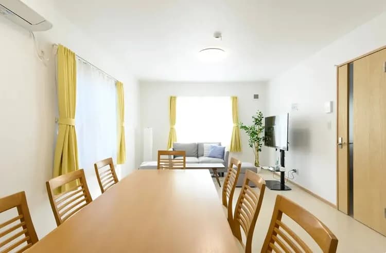 広々ダイニングテーブル