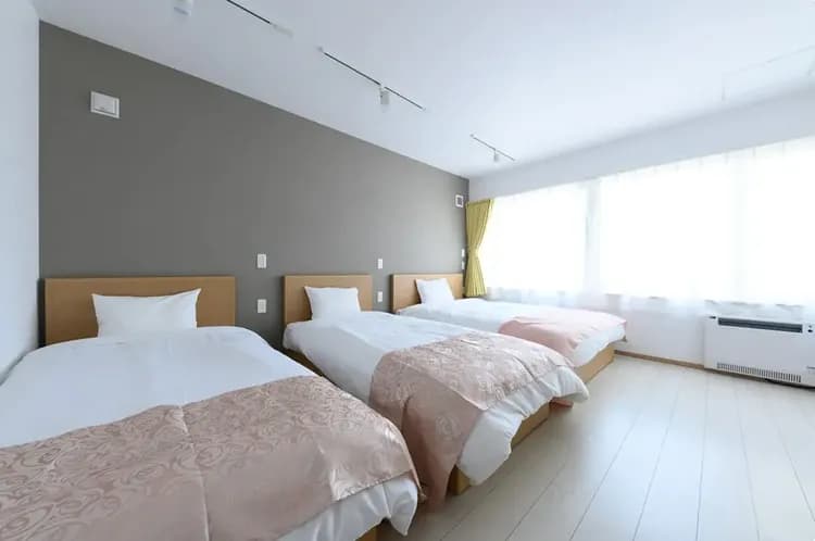 ダブルベッド(195 cm×140 cm)、シングルベッド(195cm ×97cm)